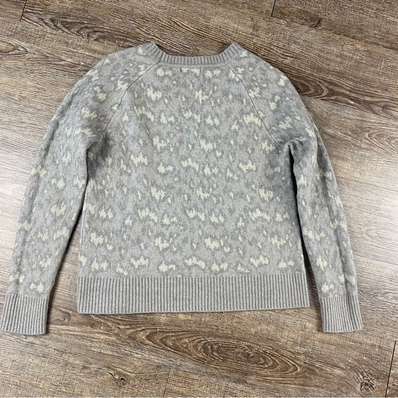 Athleta Sweater Women S Petite Gray Animal Print Merino Wool Blend Scope Neck - Picture 5 of 7